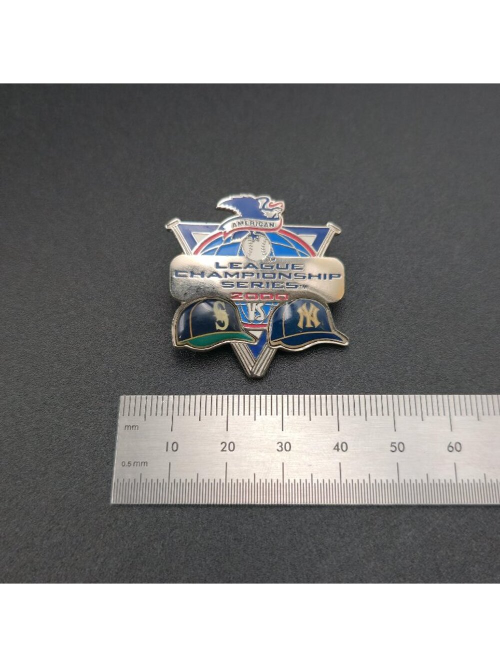 Vintage 2000 American League Championship Series Pin - Mariners vs Yankees A7416 - Picture 5 of 6